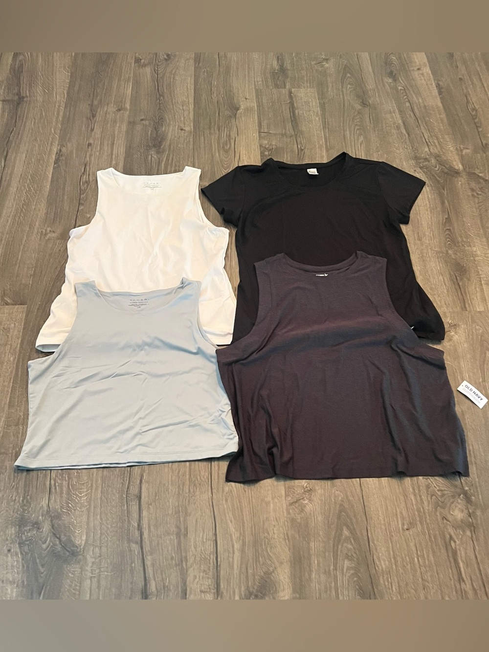 Women’s Lot of 4 Bundle: Tank Tops/ Active Tee